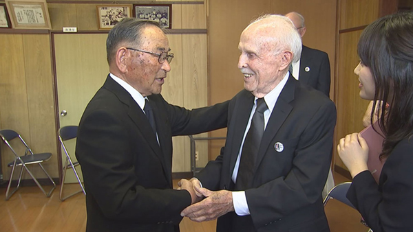 空に舞った花びら3