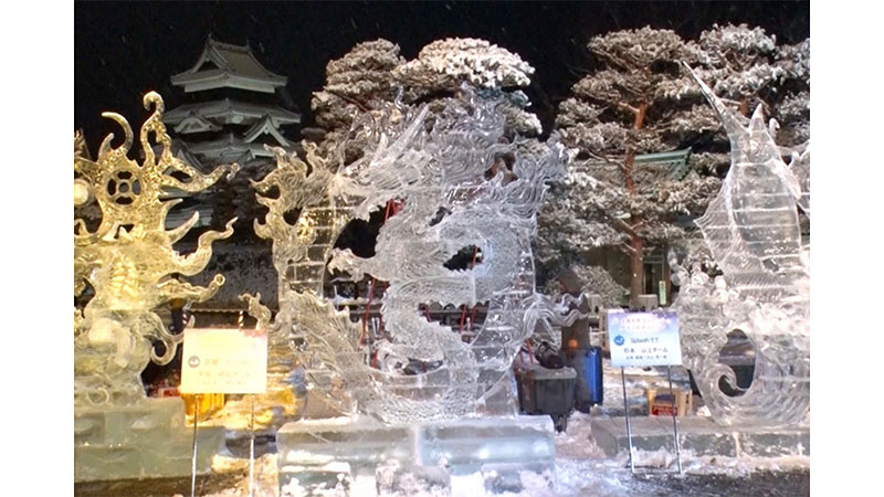 平田浩一さん制作の氷彫刻「炎龍」