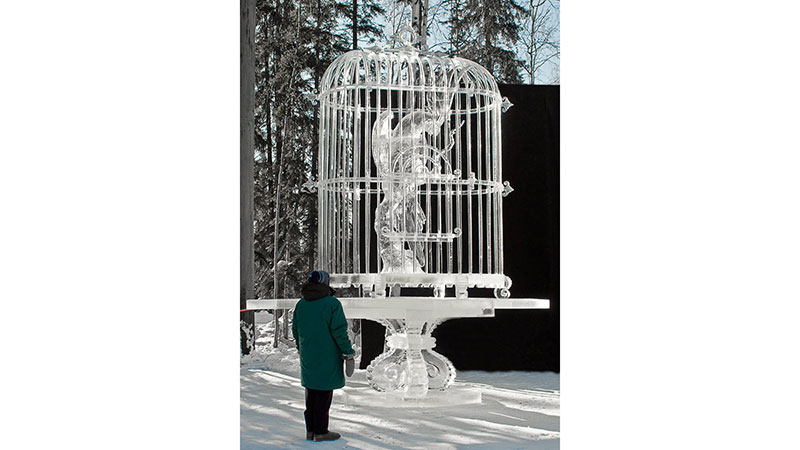 中村順一さん制作の氷彫刻「Let it be」