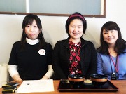 故郷の味は納豆雑煮の木村さん<br>と、あんもち雑煮の粕谷さん
