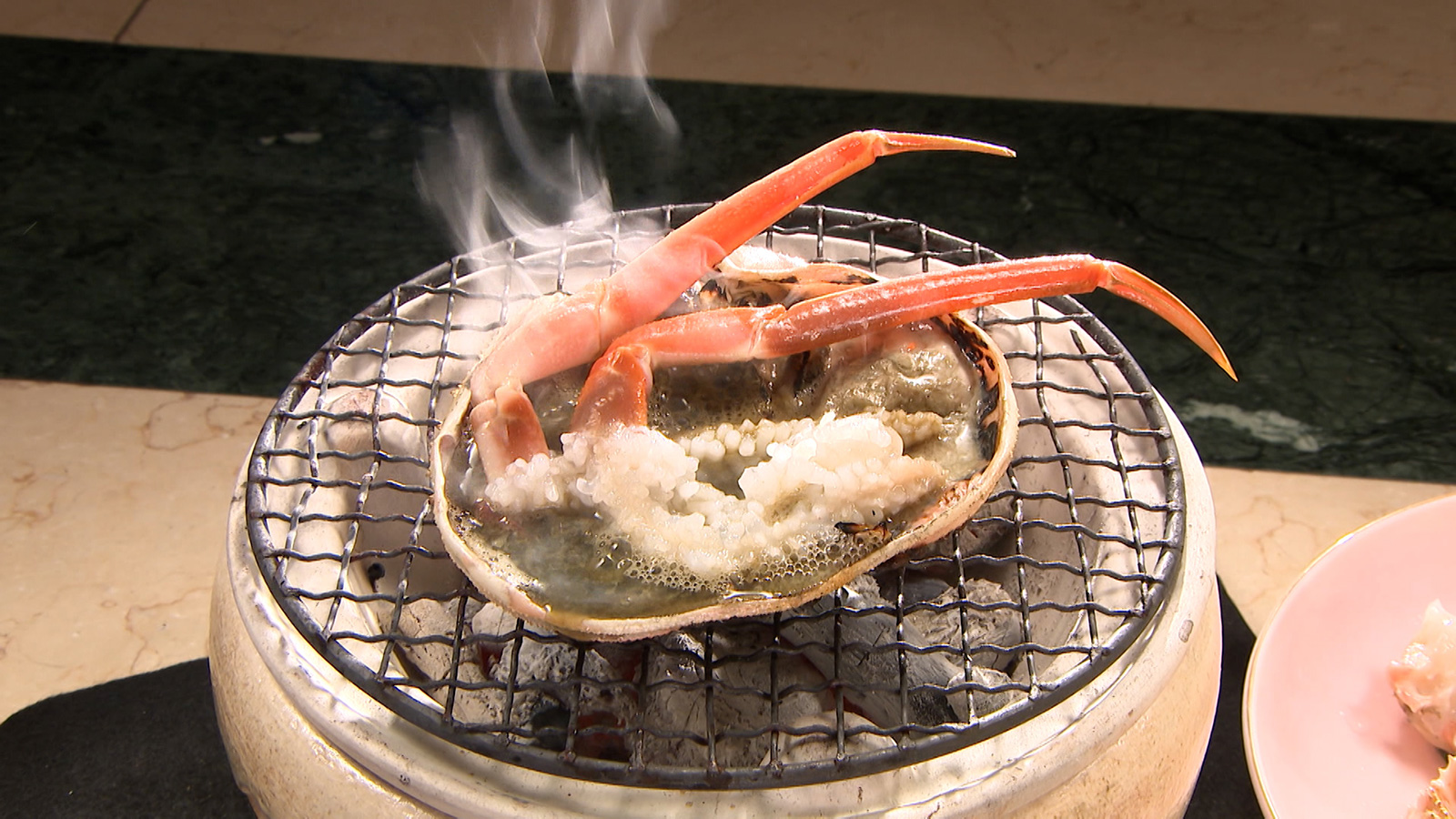 【かに料理・8品がいただける贅沢コースを堪能】