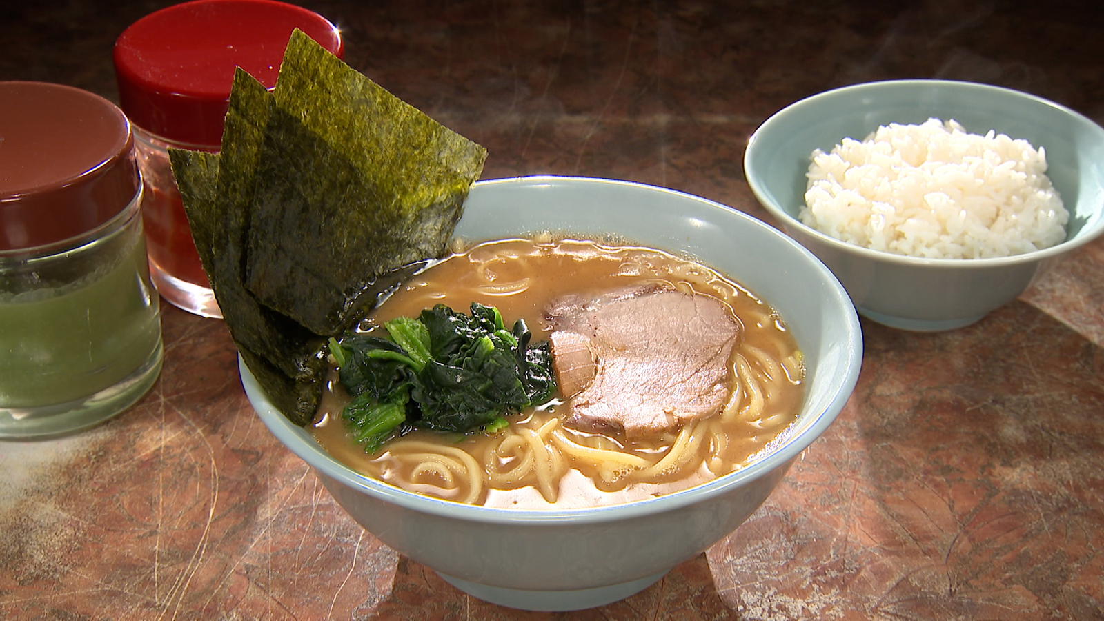 【連日大盛況！モチモチの自家製麺が特徴の家系ラーメン！】