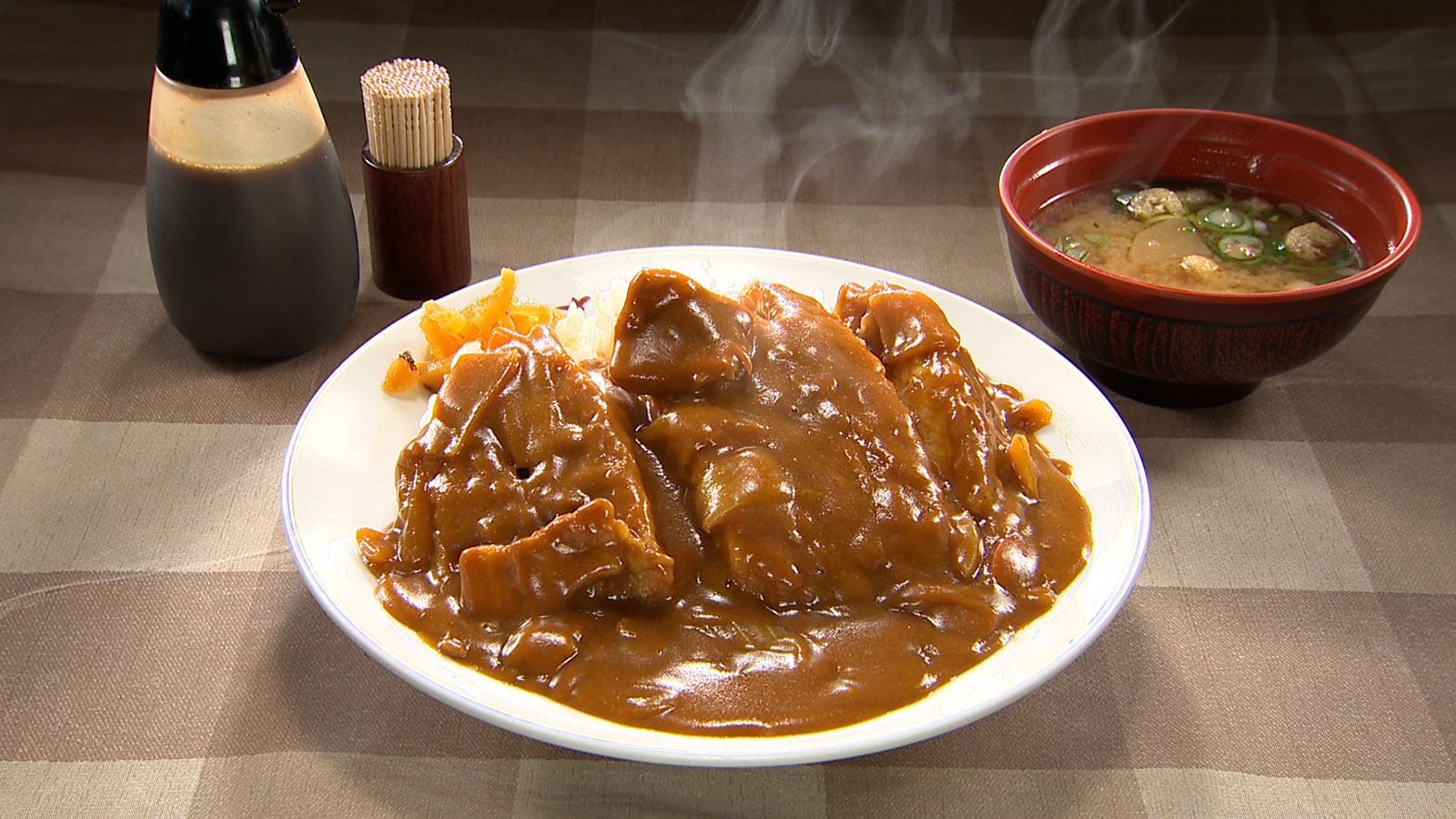 （1）名物店主がこだわって作るボリューミーな料理が人気の食堂