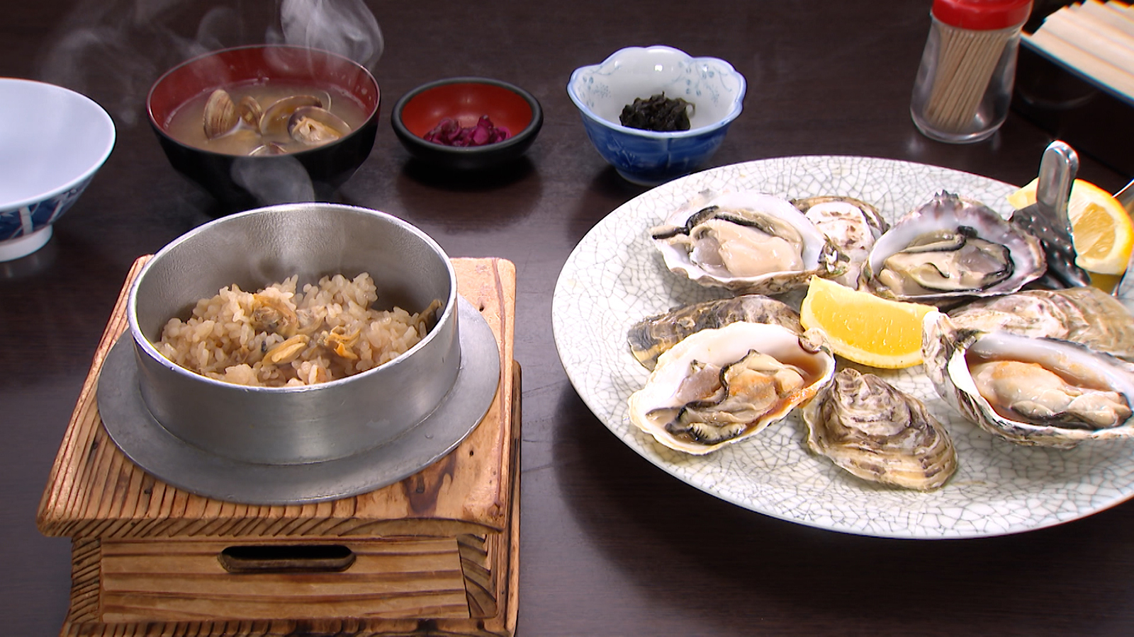 【新鮮な貝を使ったメニューが最大のウリ！家族で切り盛りする町の食堂】