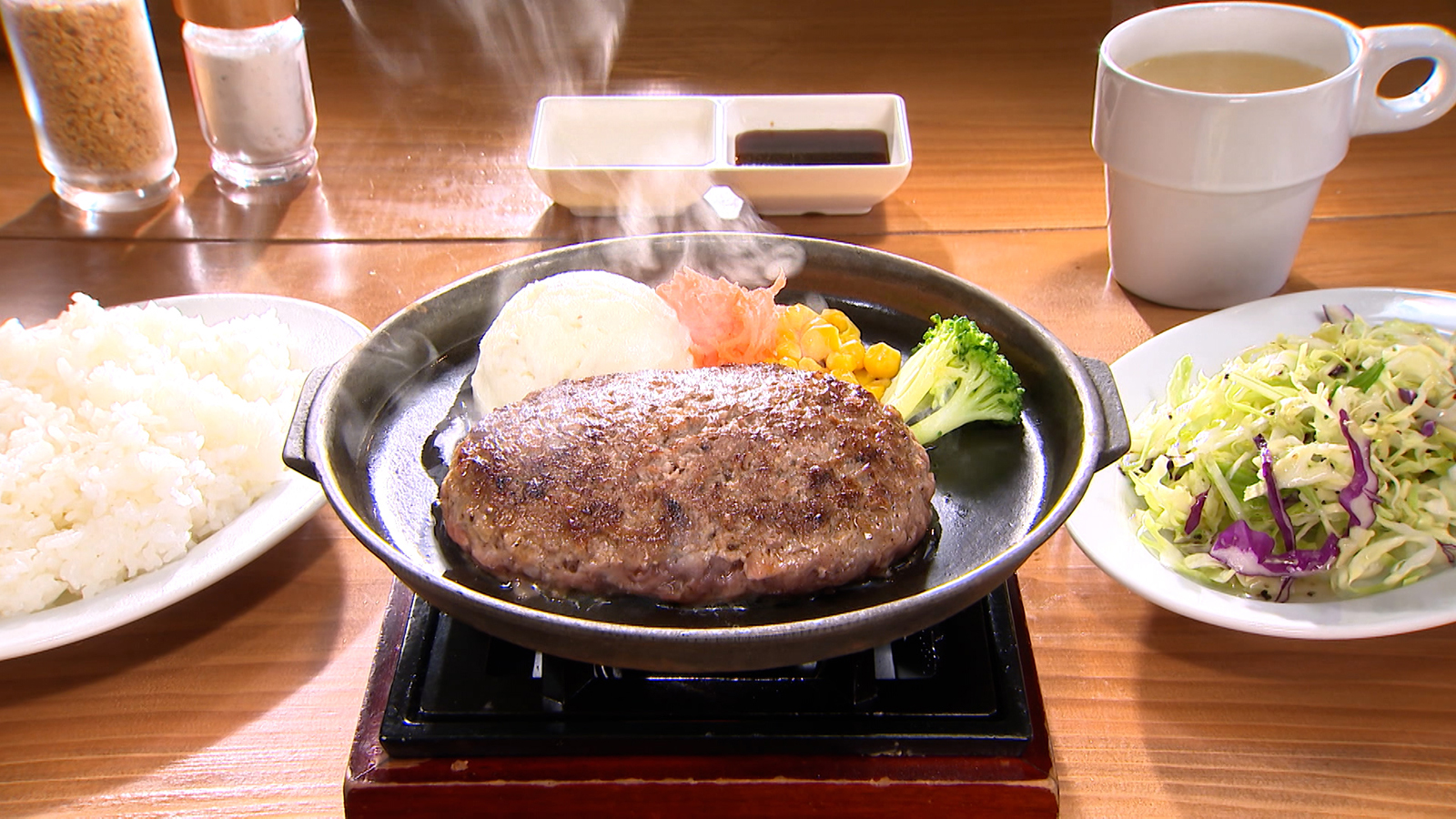 【相模原名物の牛肉100%ハンバーグ!熟練のオーナーが仕入れるお肉料理専門店】