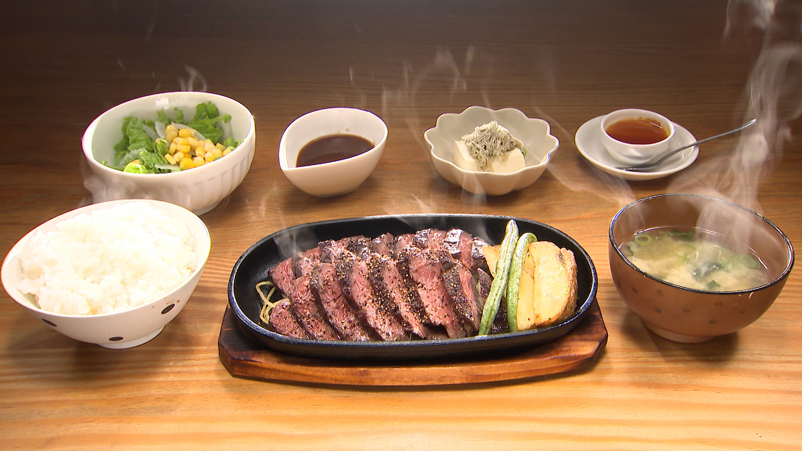 【地元の方で賑わうお肉料理が人気のレストラン！】