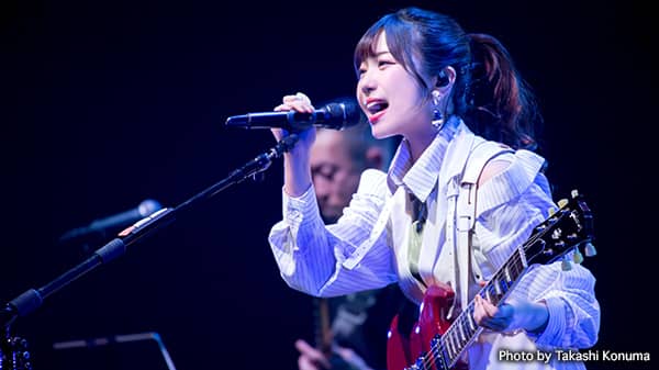 愛美 B2 タペストリー AIMI SOUND AI Mean It｜タレントグッズ