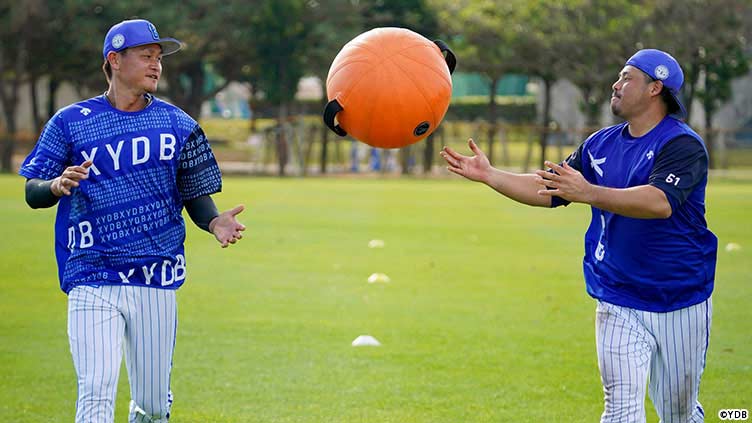 選手直筆サイン入り[キャンプ限定グッズ]をプレゼント『生中継！横浜 