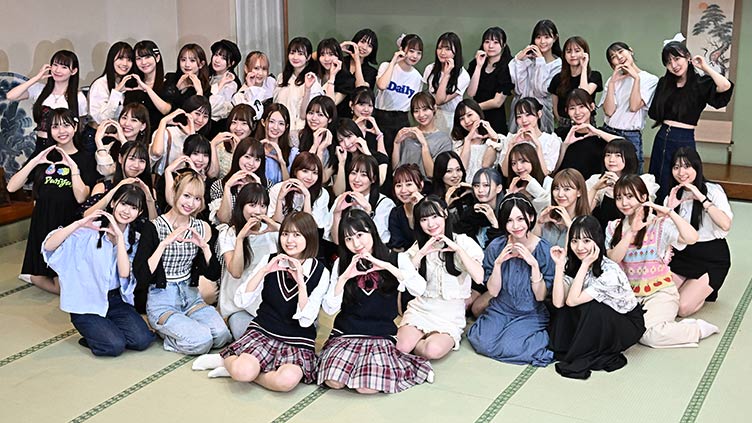 SKE48メンバーが今回のロケで使用したけん玉を直筆サイン入りでプレゼント!